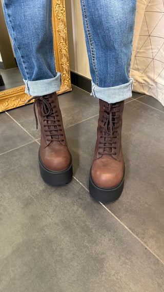 Boots Aniyeby