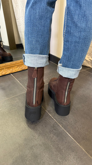 Boots Aniyeby