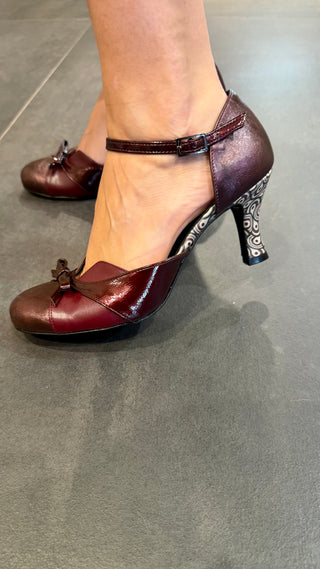 Décolleté Mary Ovyè