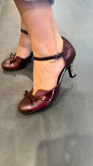 Décolleté Mary Ovyè