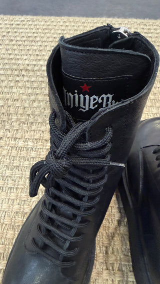 Boots Aniyeby